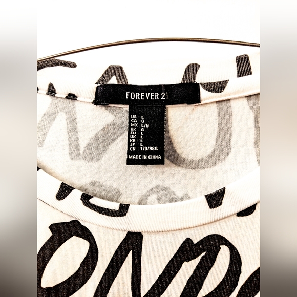 Forever 21 Paris NY London B & W T-shirt top graphic oversized cities print sz L - Picture 2 of 3